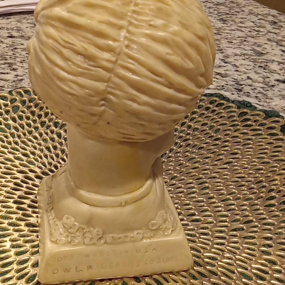 Cute Cream Ceramic Figurine - Picture 3 of 5